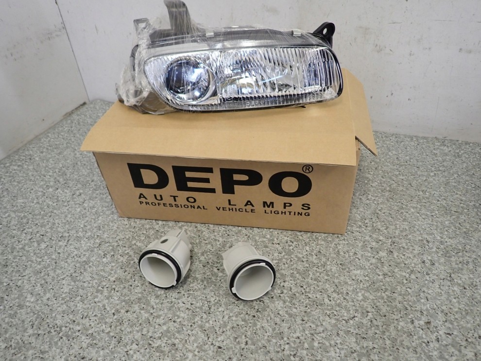 MAZDA 323 BA F 94-98 LAMPA PRZEDNIA PRAWA REFLEKTOR 1/8