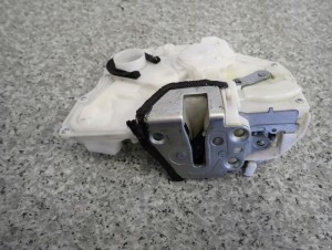 SUZUKI SX4 06- FIAT SEDICI ZAMEK DRZWI PRZEDNI LEWY 7 PINÓW 4/7 MINIATURA