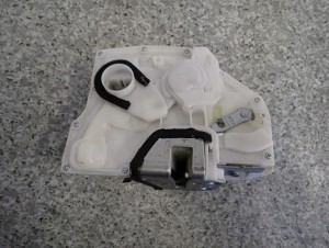 SUZUKI SX4 06- FIAT SEDICI ZAMEK DRZWI PRZEDNI LEWY 7 PINÓW 5/7 MINIATURA