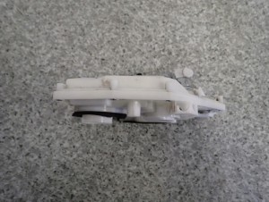 SUZUKI SX4 06- FIAT SEDICI ZAMEK DRZWI PRZEDNI LEWY 7 PINÓW 7/7 MINIATURA