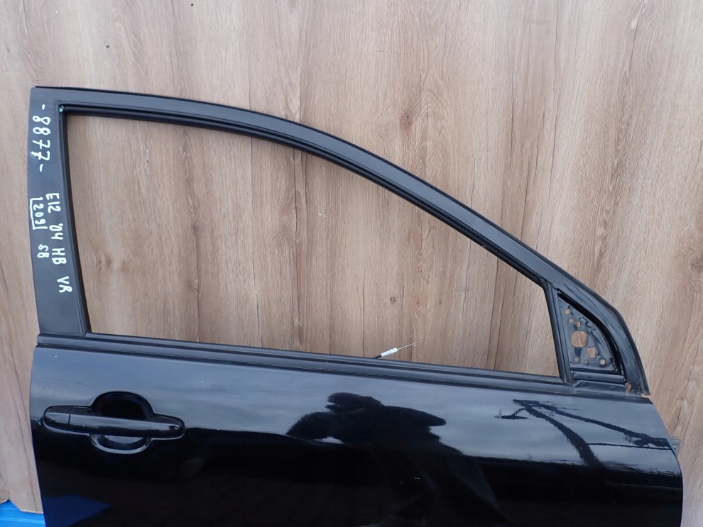 TOYOTA COROLLA E12 02-07 DRZWI PRZEDNIE PRAWE SB 209 10/12