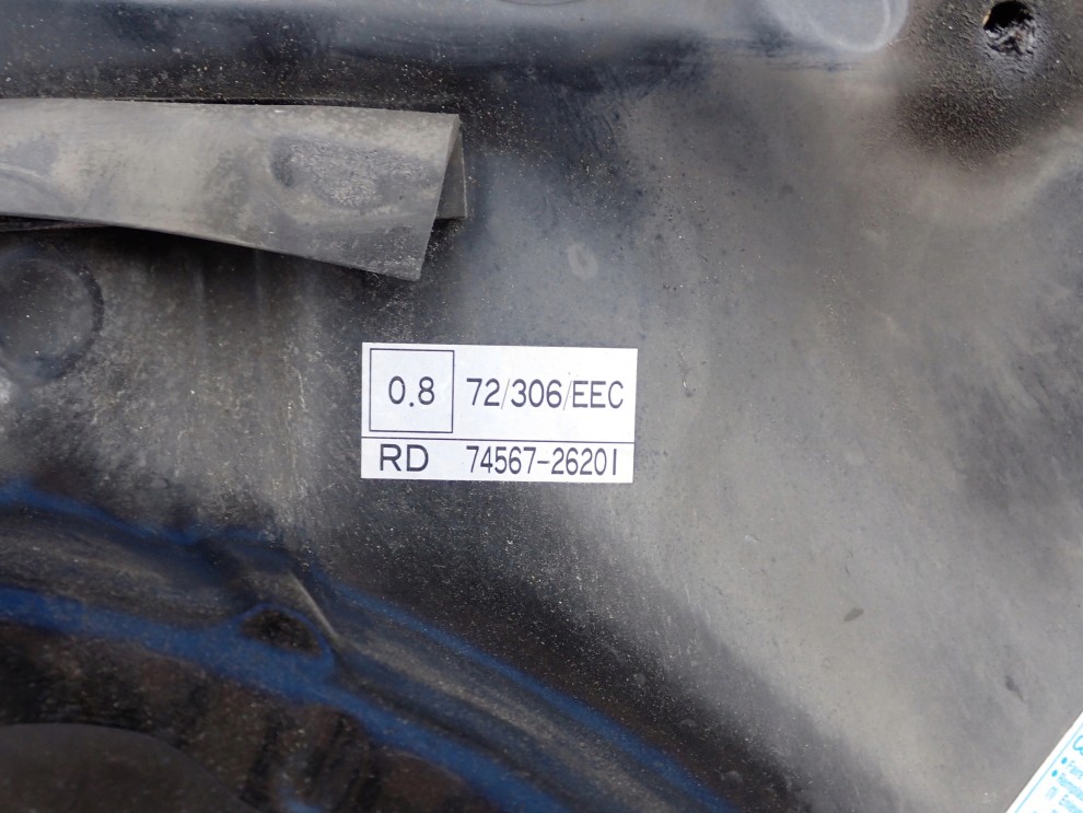 TOYOTA COROLLA E12 HATCHBACK 02-07 MASKA POKRYWA SILNIKA 209 15/15