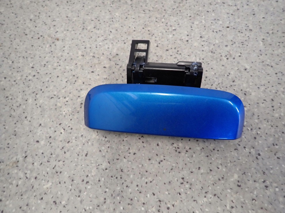 SUZUKI CELERIO 14-19 KLAMKA TYLNEJ KLAPY BAGAŻNIKA 1/5