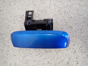 SUZUKI CELERIO 14-19 KLAMKA TYLNEJ KLAPY BAGAŻNIKA 2/5 MINIATURA