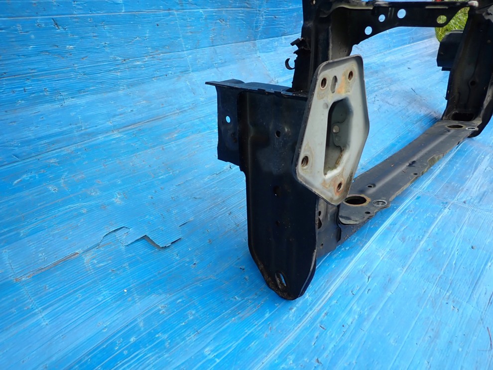 TOYOTA AVENSIS VERSO 01- PAS PRZEDNI 9/10