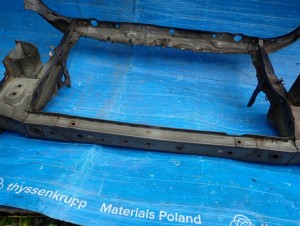 TOYOTA AVENSIS VERSO 01- PAS PRZEDNI 10/10 MINIATURA