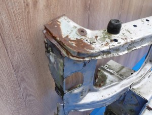 HYUNDAI TRAJET PAS PRZEDNI 9/11 MINIATURA