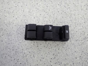 KIA VENGA 09- PANEL SZYB PRZEDNI LEWY 4 SZYBY 2/5 MINIATURA