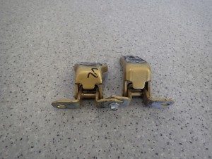 SUZUKI SWIFT 10- MK7 ZAWIASY DRZWI PRZEDNIE LEWE ZUN 2/4 MINIATURA