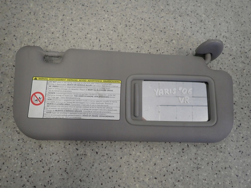 TOYOTA YARIS II 06-11 DASZEK PRZECIWSŁONECZNY PRAWY 2/4