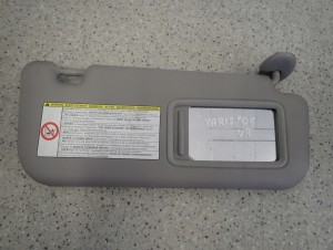 TOYOTA YARIS II 06-11 DASZEK PRZECIWSŁONECZNY PRAWY 2/4 MINIATURA