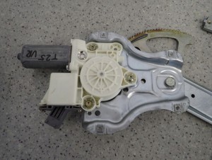 TOYOTA AVENSIS T25 03-07 PODNOŚNIK SZYBY PRZEDNI PRAWY 2/6 MINIATURA