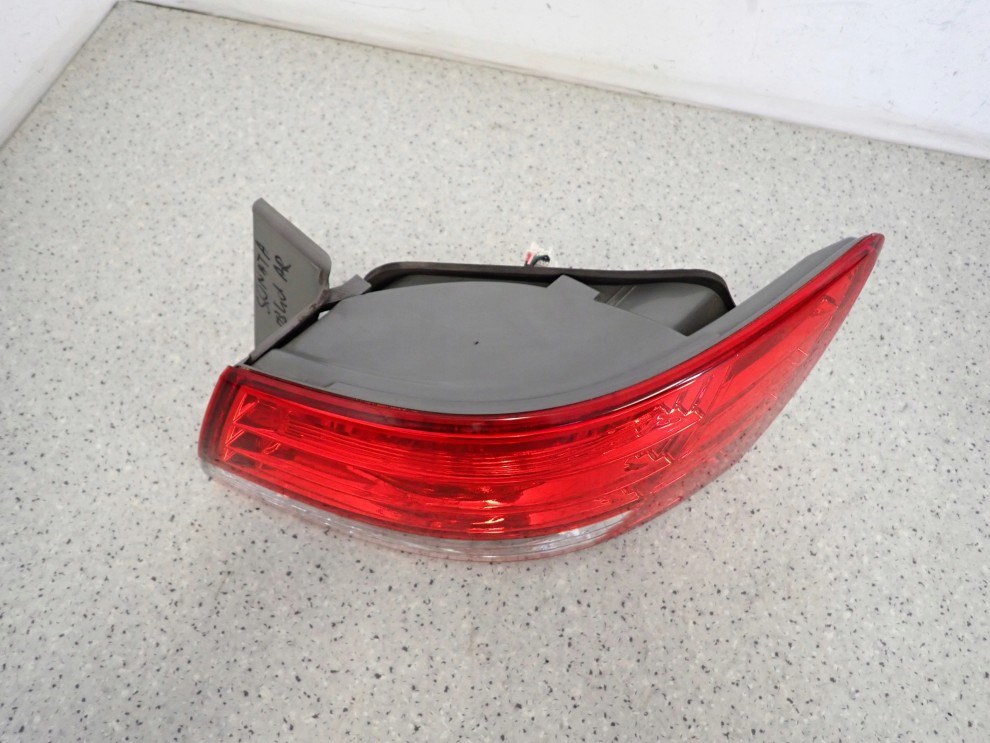 HYUNDAI SONATA 05-09 LAMPA TYLNA PRAWA 4/6