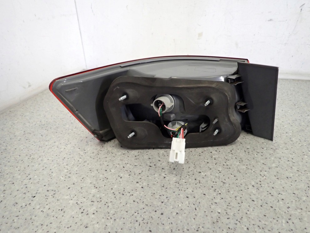 HYUNDAI SONATA 05-09 LAMPA TYLNA PRAWA 5/6