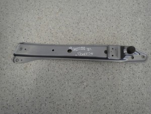 SUZUKI SWIFT MK7 10- WSPORNIK OKULAR PASA PRZEDNIEGO PRAWY 1/4 MINIATURA