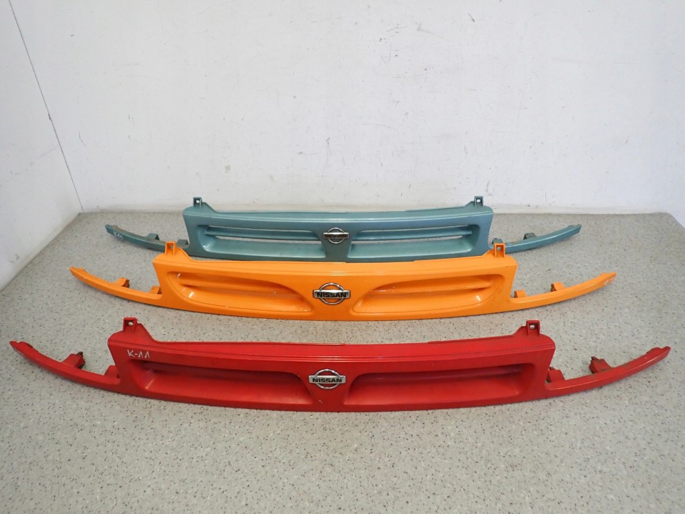 NISSAN MICRA K11 1996-1998 ATRAPA KRATKA GRILL WLOTU 1/6