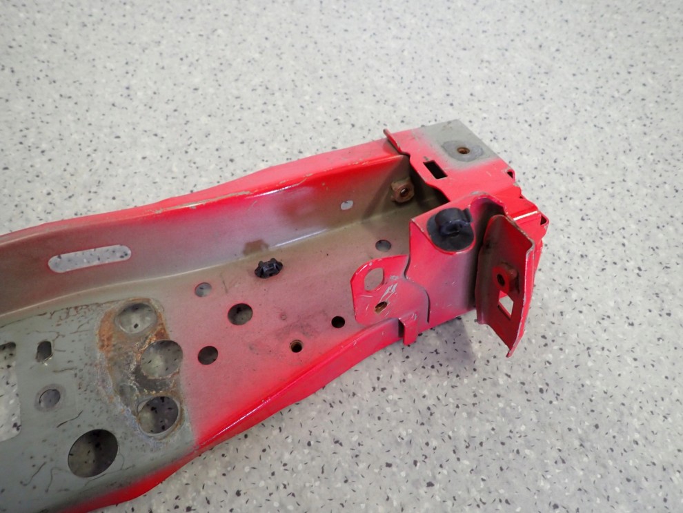 TOYOTA IQ 08-12 PION WSPORNIK PASA PRZEDNIEGO LEWY 3/5