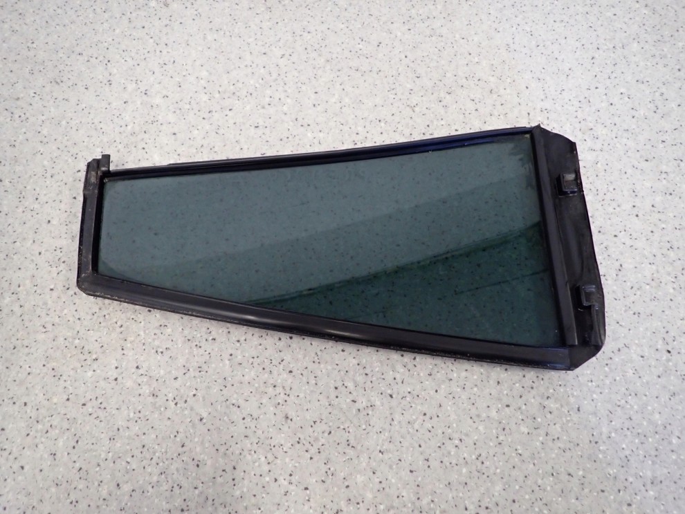 MAZDA PREMACY 99-05 SZYBA TYLNA LEWA 4/4