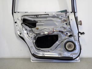 MAZDA PREMACY 99- DRZWI TYLNE LEWE 16/16 MINIATURA