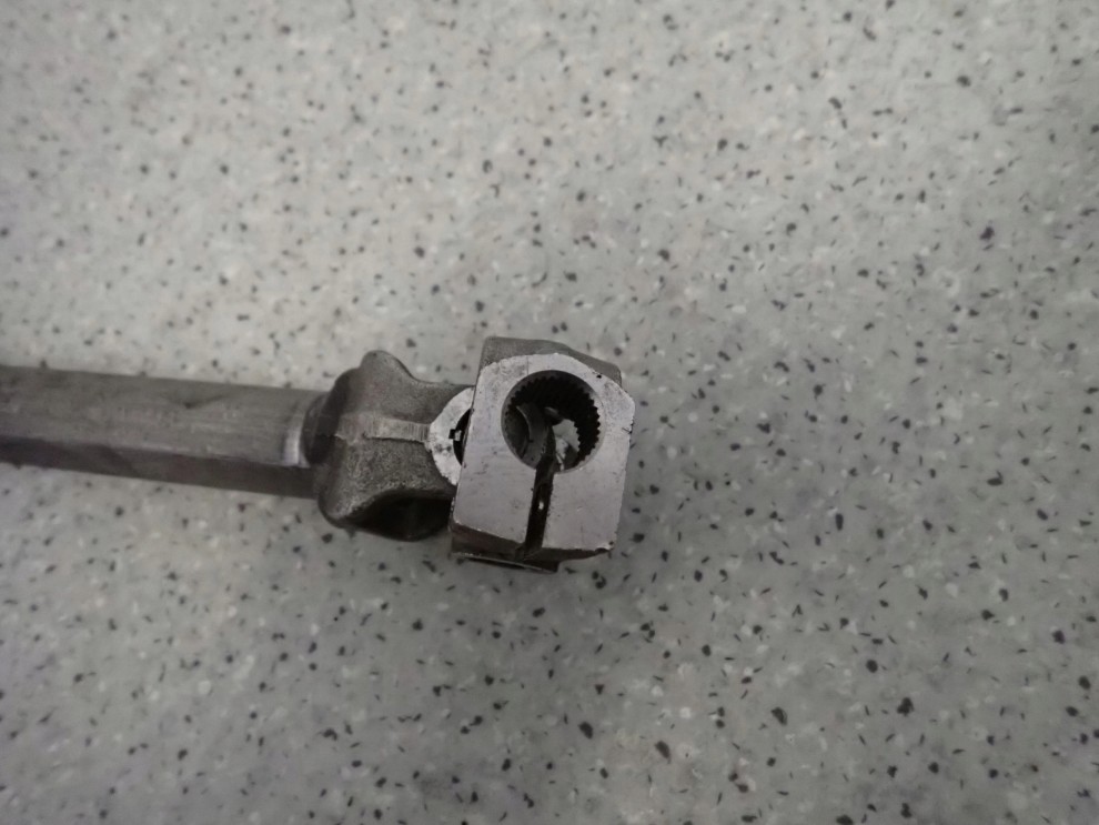 SUZUKI SX4 TS 06- KRZYŻAK KOLUMNY KIEROWNICZEJ 3/3