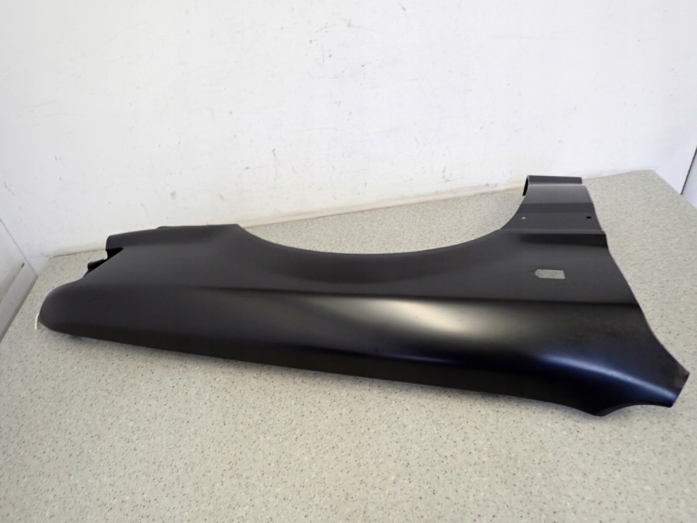 MITSUBISHI GALANT 88-92 BŁOTNIK PRZEDNI PRAWY 4/5