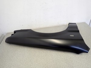 MITSUBISHI GALANT 88-92 BŁOTNIK PRZEDNI PRAWY 4/5 MINIATURA