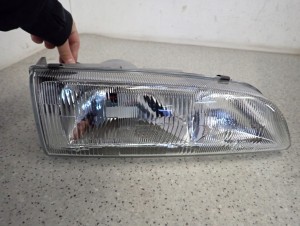 HYUNDAI H100 94-96 LAMPA PRZEDNIA PRAWA REFLEKTOR PRAWY NOWY 2/5 MINIATURA