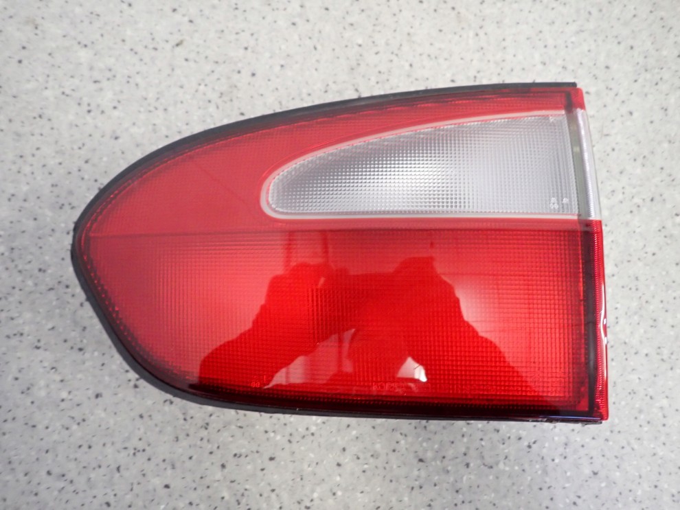 HYUNDAI H1 H200 98- LAMPA TYLNA PRAWA WEWNĘTRZNA NOWY ORYGINAŁ 1/4