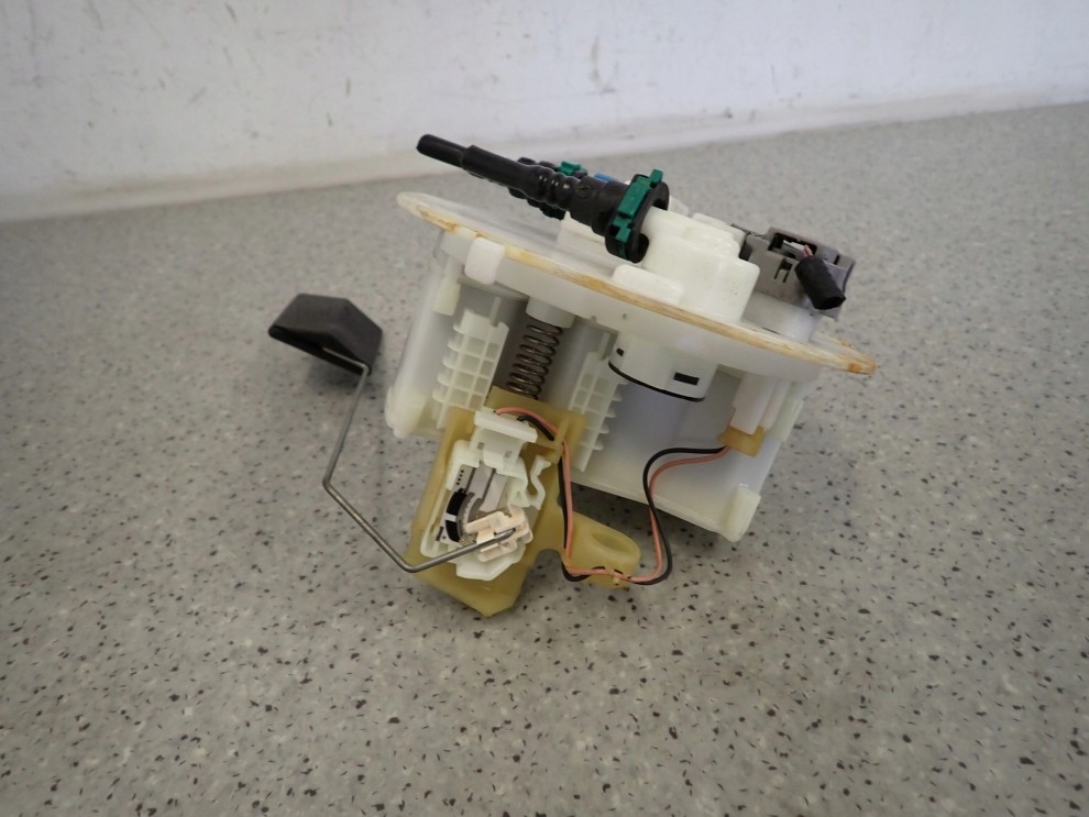 TOYOTA IQ 08-12 1KR POMPA PALIWA W ZBIORNIK 1/4