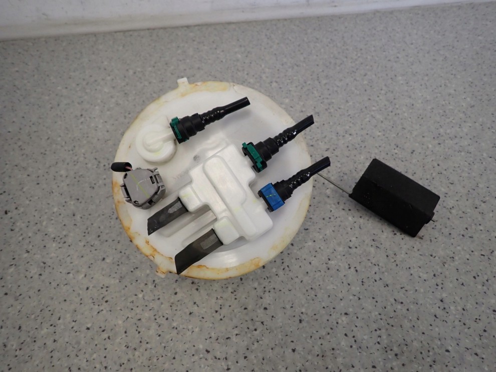 TOYOTA IQ 08-12 1KR POMPA PALIWA W ZBIORNIK 2/4