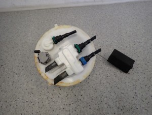 TOYOTA IQ 08-12 1KR POMPA PALIWA W ZBIORNIK 2/4 MINIATURA