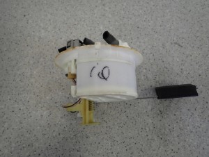 TOYOTA IQ 08-12 1KR POMPA PALIWA W ZBIORNIK 3/4 MINIATURA