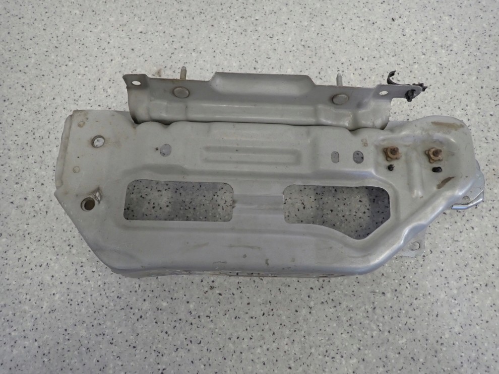 TOYOTA YARIS II 06-09 WSPORNIK PIONOWY PRAWY PASA PRZEDNIEGO 1/4