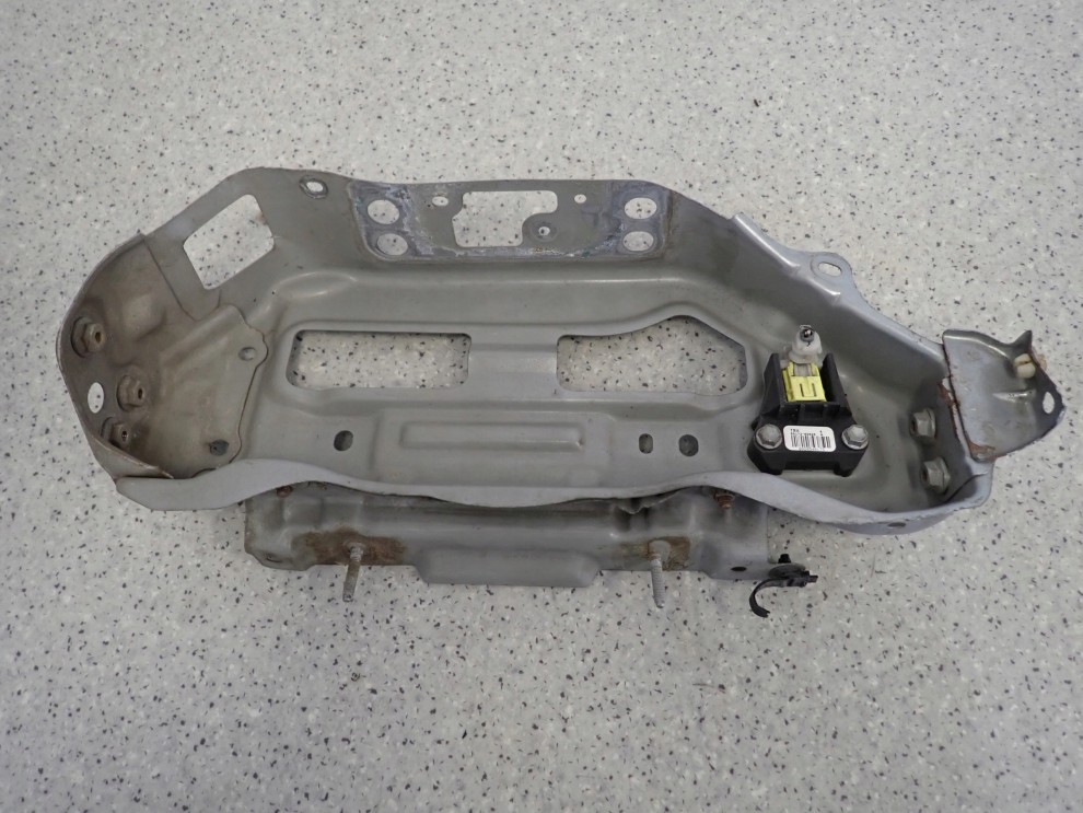 TOYOTA YARIS II 06-09 WSPORNIK PIONOWY PRAWY PASA PRZEDNIEGO 3/4