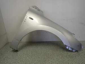 HYUNDAI I30 07-12 BŁOTNIK PRZEDNI PRAWY 2R 1/9 MINIATURA