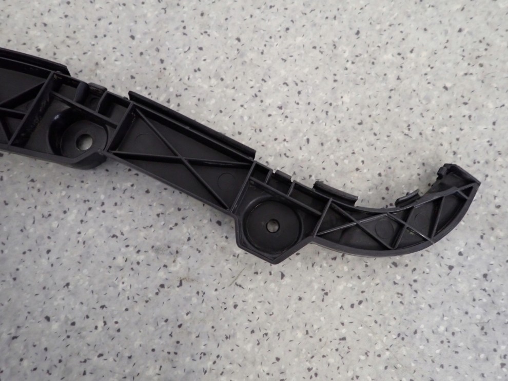 TOYOTA COROLLA VERSO 04-07 ŚLIZG TYLNY LEWY NA BŁOTNIK 6/7