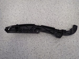 TOYOTA COROLLA VERSO 04-07 ŚLIZG TYLNY LEWY NA BŁOTNIK 4/7 MINIATURA