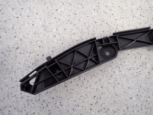 TOYOTA COROLLA VERSO 04-07 ŚLIZG TYLNY LEWY NA BŁOTNIK 5/7 MINIATURA