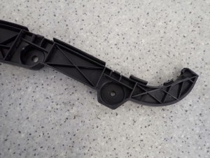 TOYOTA COROLLA VERSO 04-07 ŚLIZG TYLNY LEWY NA BŁOTNIK 6/7 MINIATURA