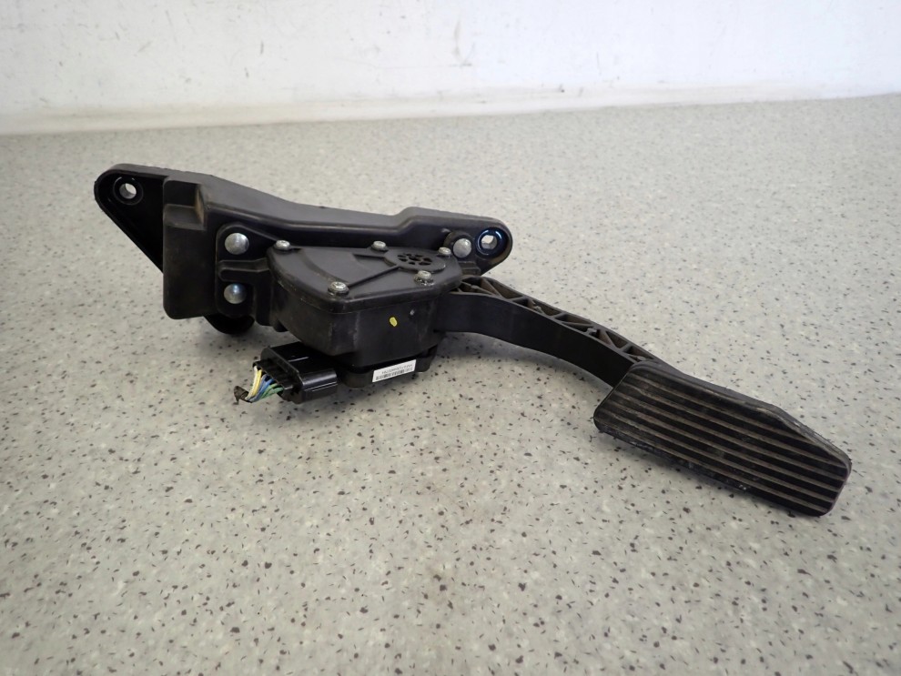 KIA CARENS III 06-11 PEDAŁ GAZU POTENCJOMETR 3/6