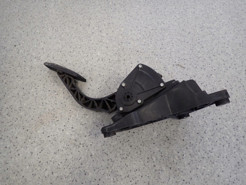 KIA CARENS III 06-11 PEDAŁ GAZU POTENCJOMETR 4/6