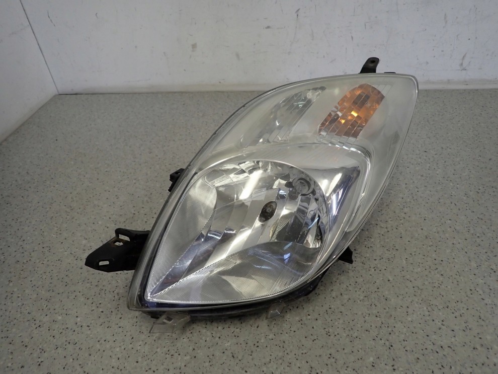 YARIS II 06-09 LAMPA PRZEDNIA LEWA REFLEKTOR EUROPA 1/10