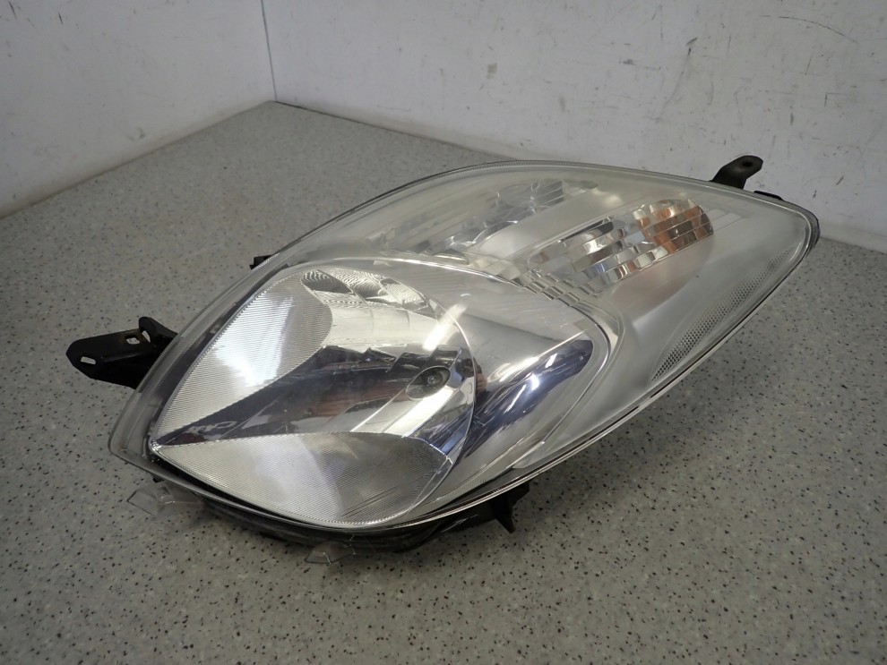 YARIS II 06-09 LAMPA PRZEDNIA LEWA REFLEKTOR EUROPA 2/10