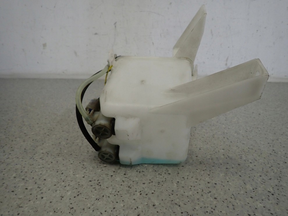 SUZUKI SWIFT 05-10 ZBIORNICZEK PŁYNU DO SPRYSKIWACZY 4/5