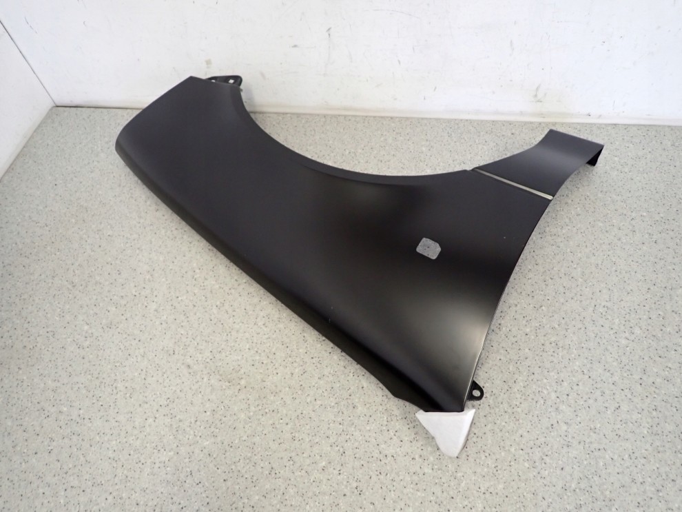 SUZUKI SWIFT 89-96 BŁOTNIK PRZEDNI PRAWY NOWY 4/5