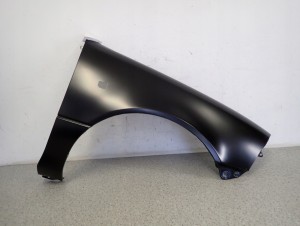 SUZUKI SWIFT 89-96 BŁOTNIK PRZEDNI PRAWY NOWY 1/5 MINIATURA