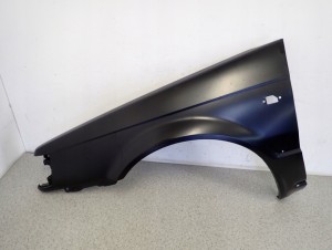 MAZDA 323 BF 85-87 BŁOTNIK PRZEDNI LEWY 2/5 MINIATURA