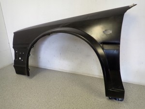 NISSAN BLUEBIRD B12 86-90 BŁOTNIK PRZEDNI LEWY NOWY 6/13 MINIATURA