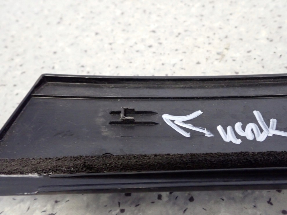 HONDA JAZZ 02-07 LISTWA RAMKI DRZWI PION TYLNA PRAWA 5/6