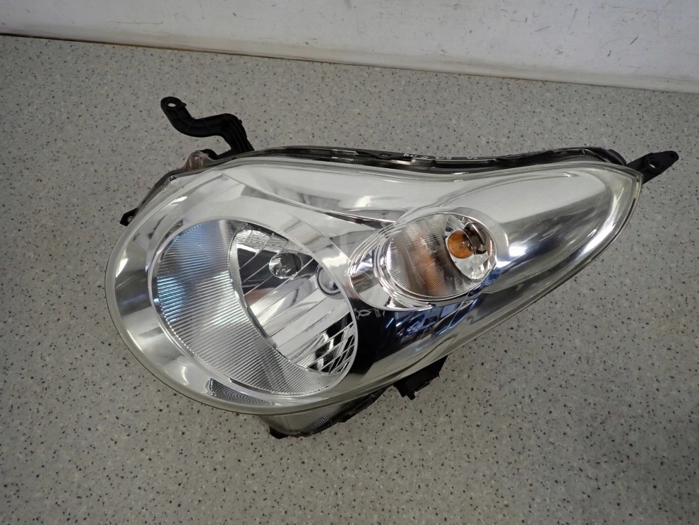 SUZUKI ALTO 09- LAMPA PRZEDNIA LEWA REFLEKTOR 3/6
